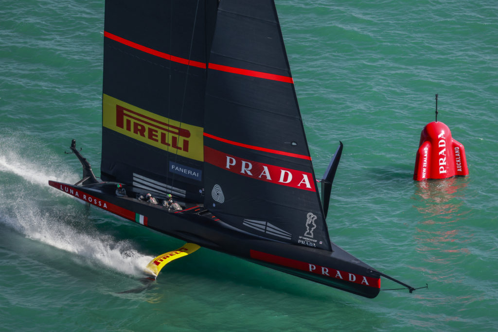 Ferrari together with Luna Rossa Prada Pirelli Team for the first races in  the waters off Auckland - Ferrari Trento